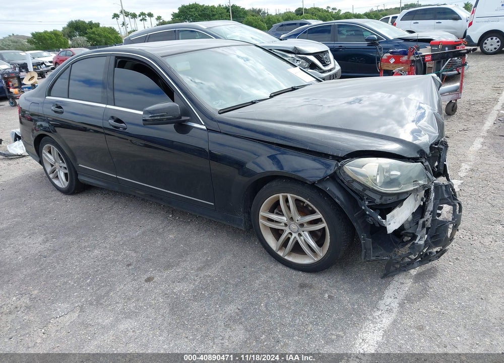 2013 MERCEDES-BENZ C 250 LUXURY/SPORT VIN: WDDGF4HB3DR268915