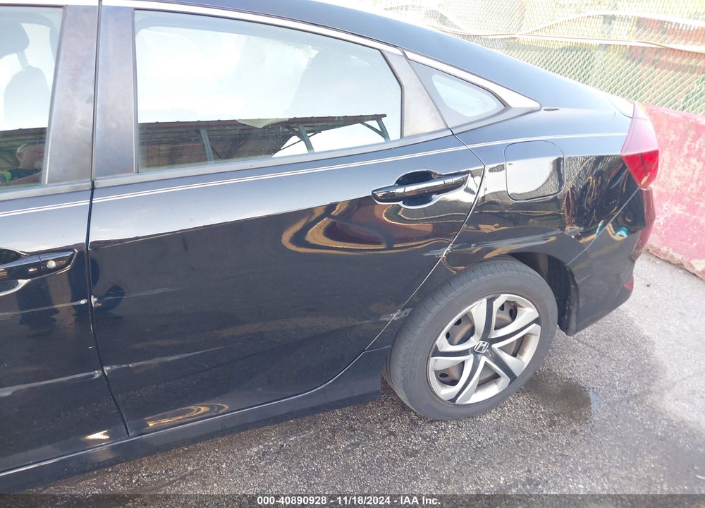 2018 HONDA CIVIC LX VIN: 2HGFC2F55JH610474