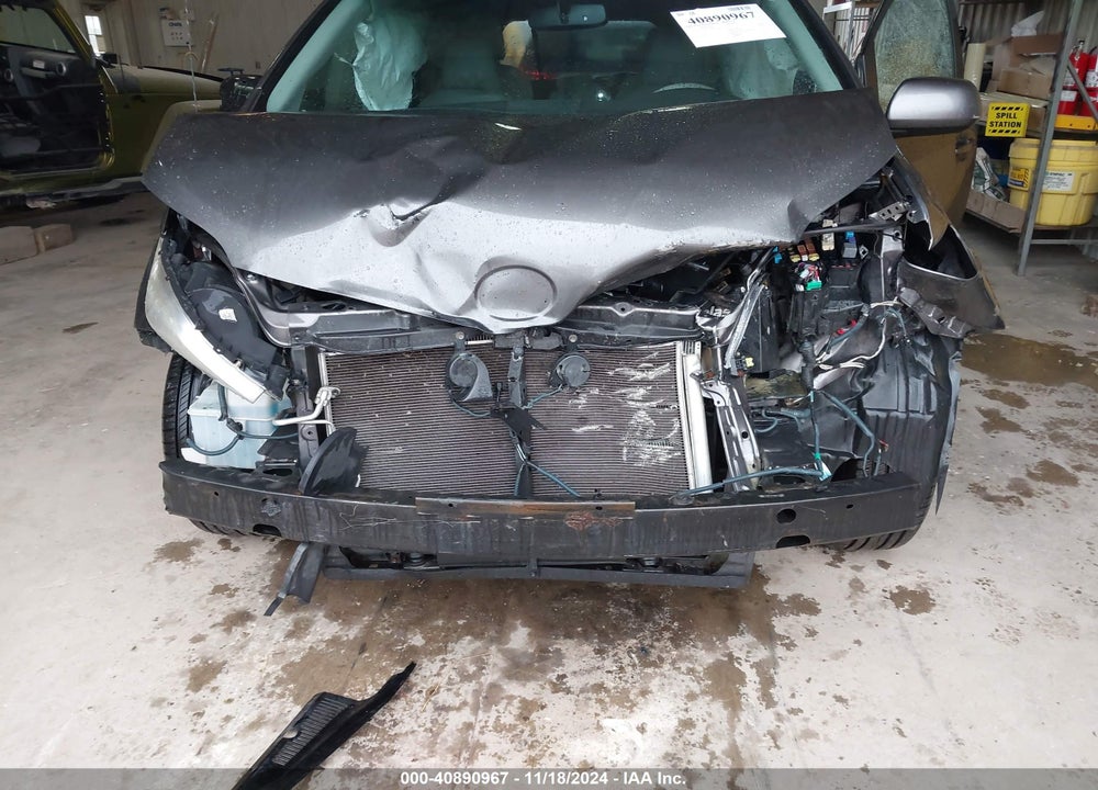 2011 TOYOTA SIENNA VIN: 5TDKK3DC8BS143089