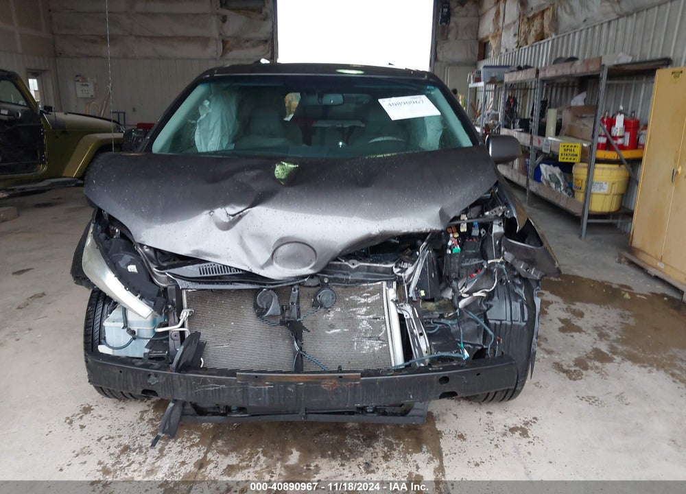 2011 TOYOTA SIENNA VIN: 5TDKK3DC8BS143089