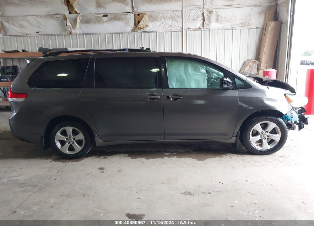 2011 TOYOTA SIENNA VIN: 5TDKK3DC8BS143089