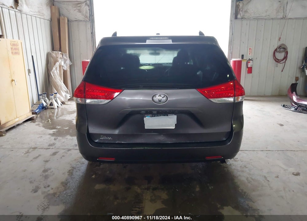 2011 TOYOTA SIENNA VIN: 5TDKK3DC8BS143089