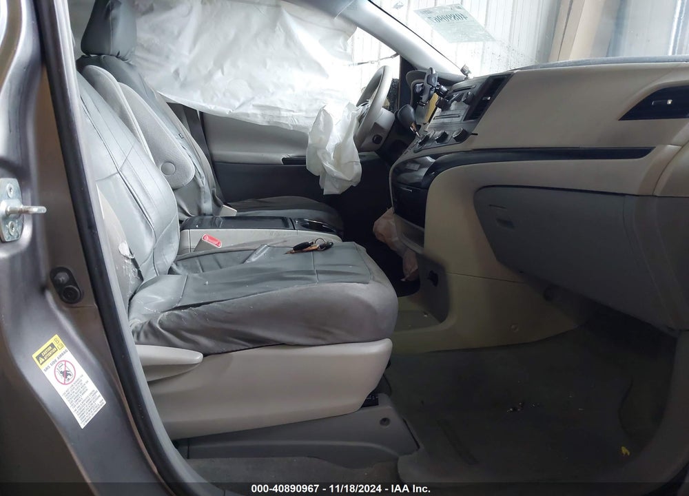 2011 TOYOTA SIENNA VIN: 5TDKK3DC8BS143089