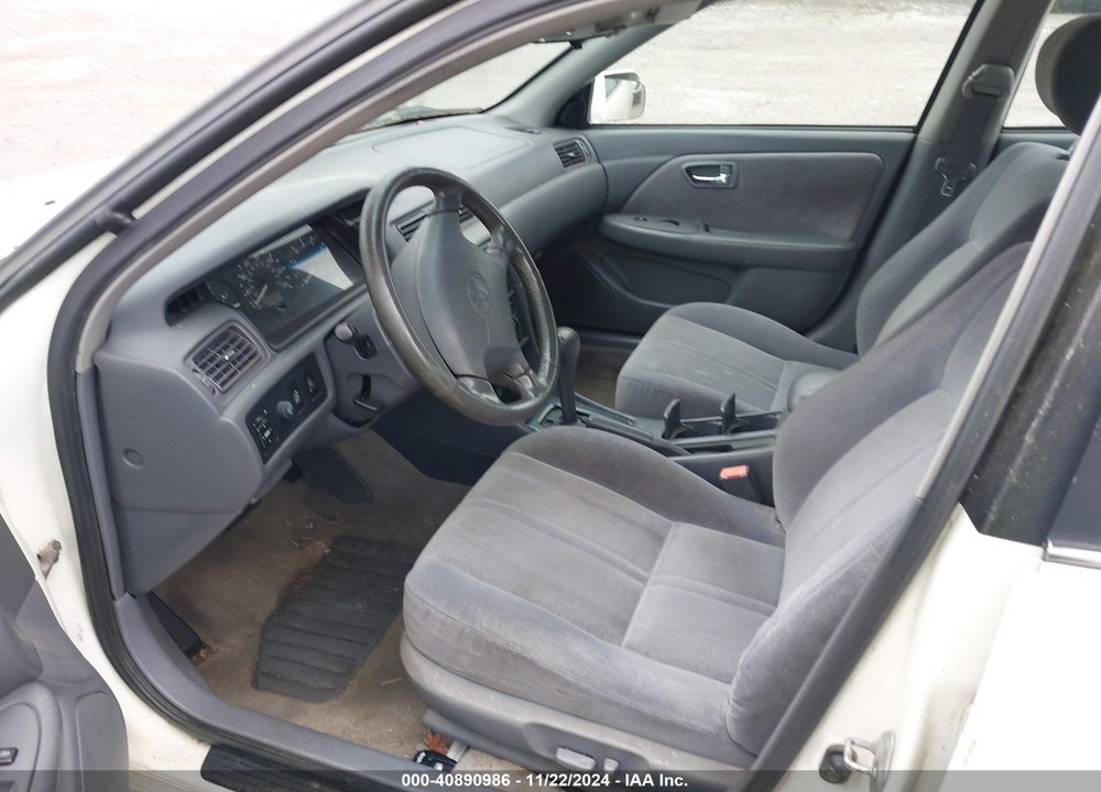 2001 TOYOTA CAMRY LE VIN: JT2BG22KX10571505