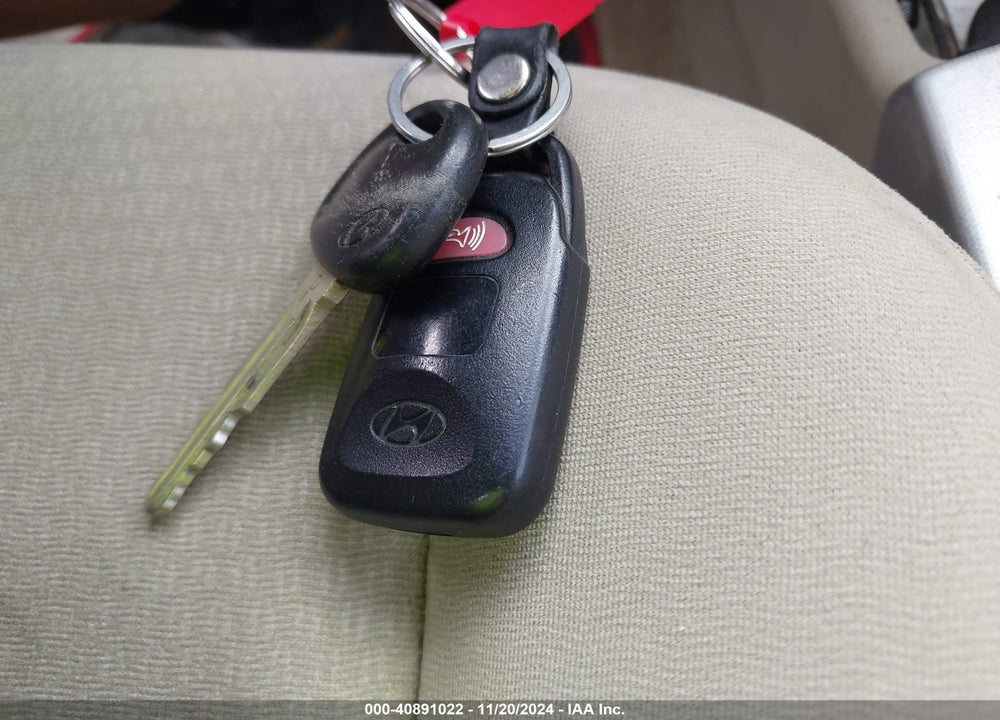 2008 HYUNDAI ELANTRA GLS/SE VIN: KMHDU46D18U300444