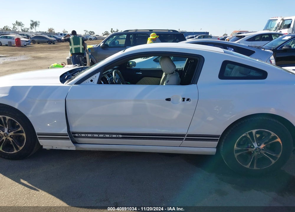 2014 FORD MUSTANG V6 PREMIUM VIN: 1ZVBP8AM4E5229518