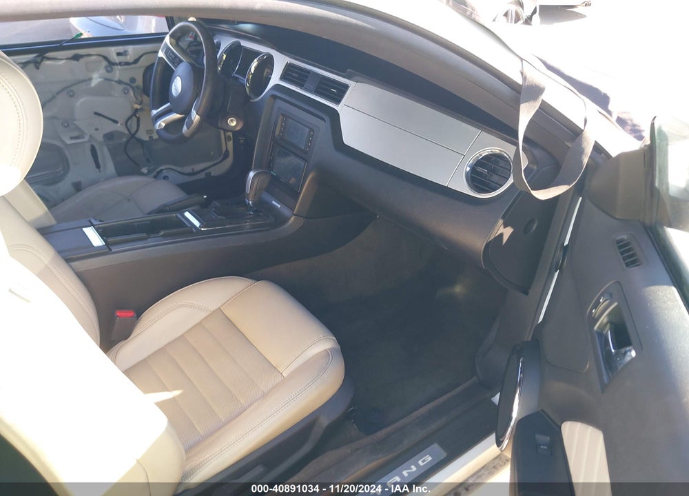 2014 FORD MUSTANG V6 PREMIUM VIN: 1ZVBP8AM4E5229518