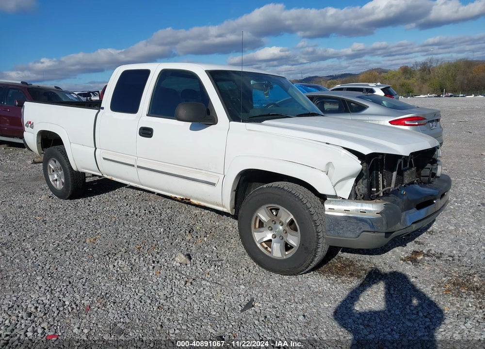 2004 CHEVROLET SILVERADO 1500 LS VIN: 2GCEK19T441274976