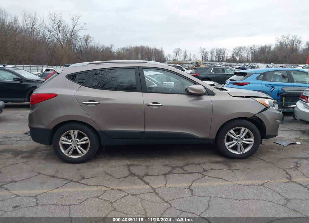 2011 HYUNDAI TUCSON GLS VIN: KM8JU3AC1BU129732