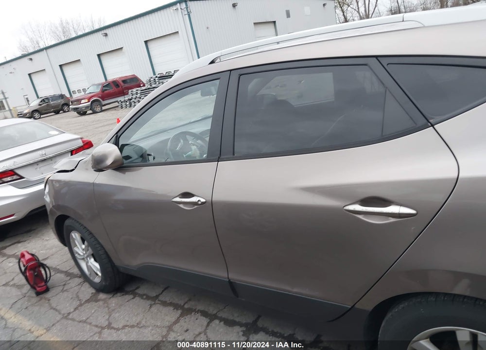 2011 HYUNDAI TUCSON GLS VIN: KM8JU3AC1BU129732