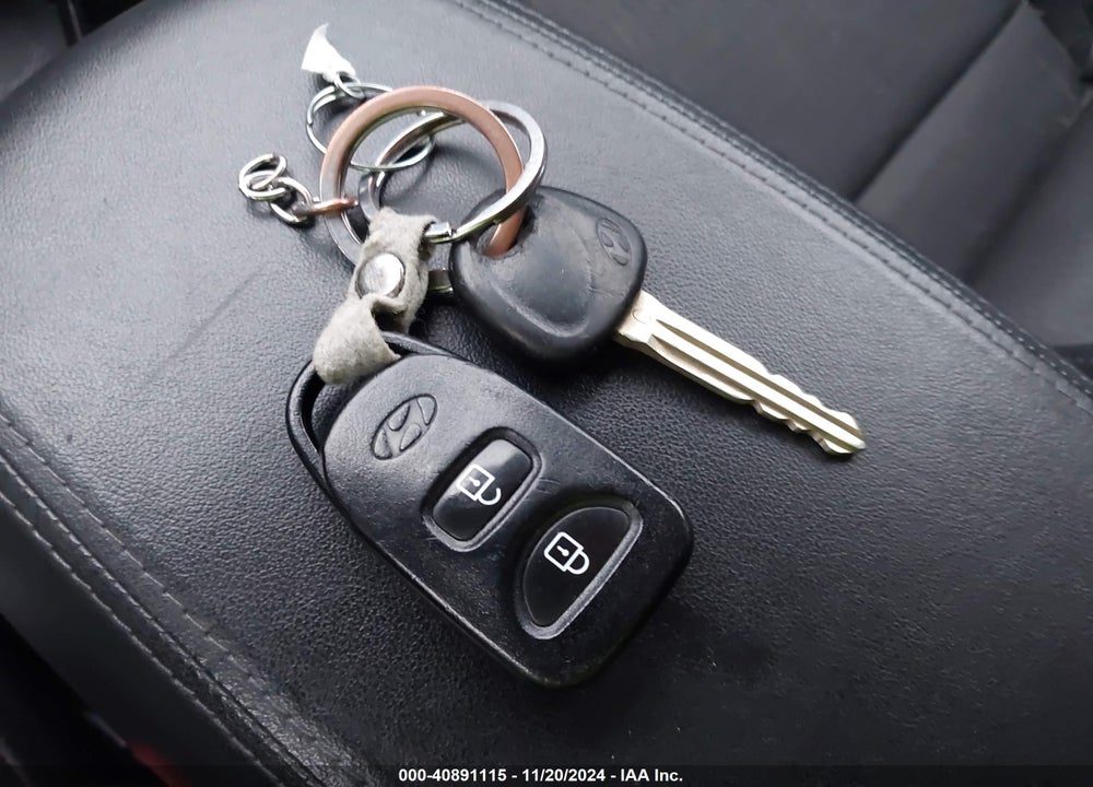 2011 HYUNDAI TUCSON GLS VIN: KM8JU3AC1BU129732