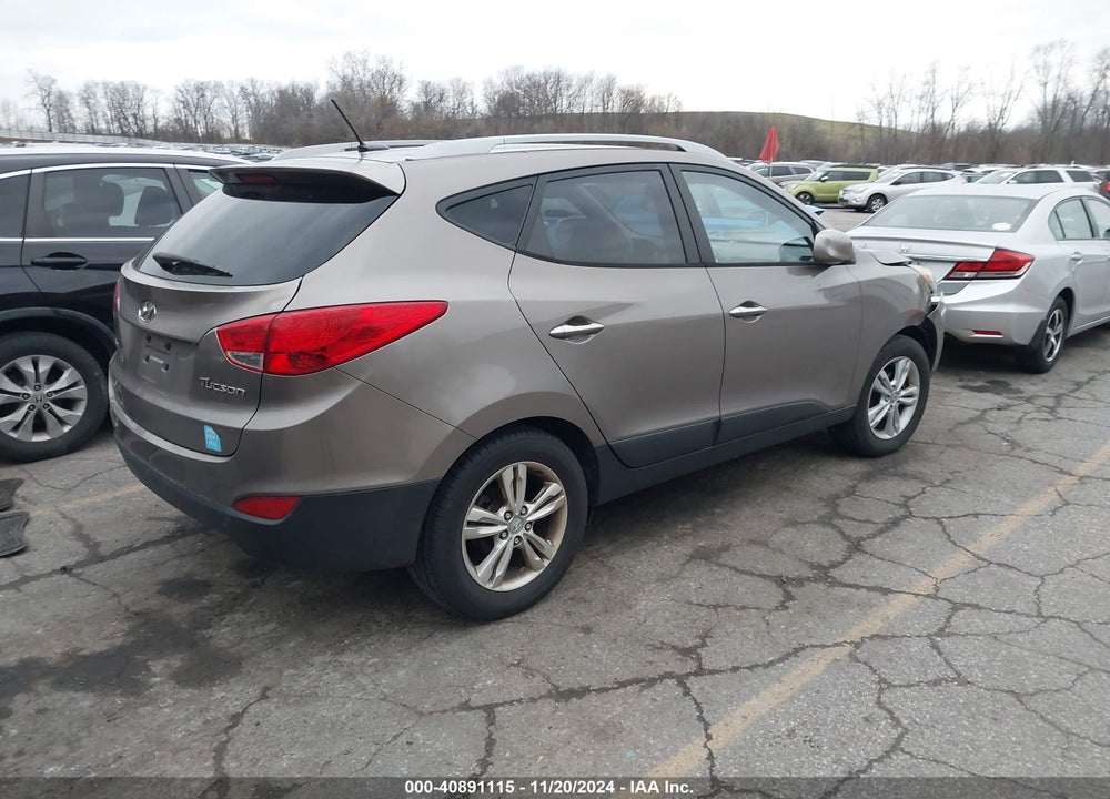 2011 HYUNDAI TUCSON GLS VIN: KM8JU3AC1BU129732