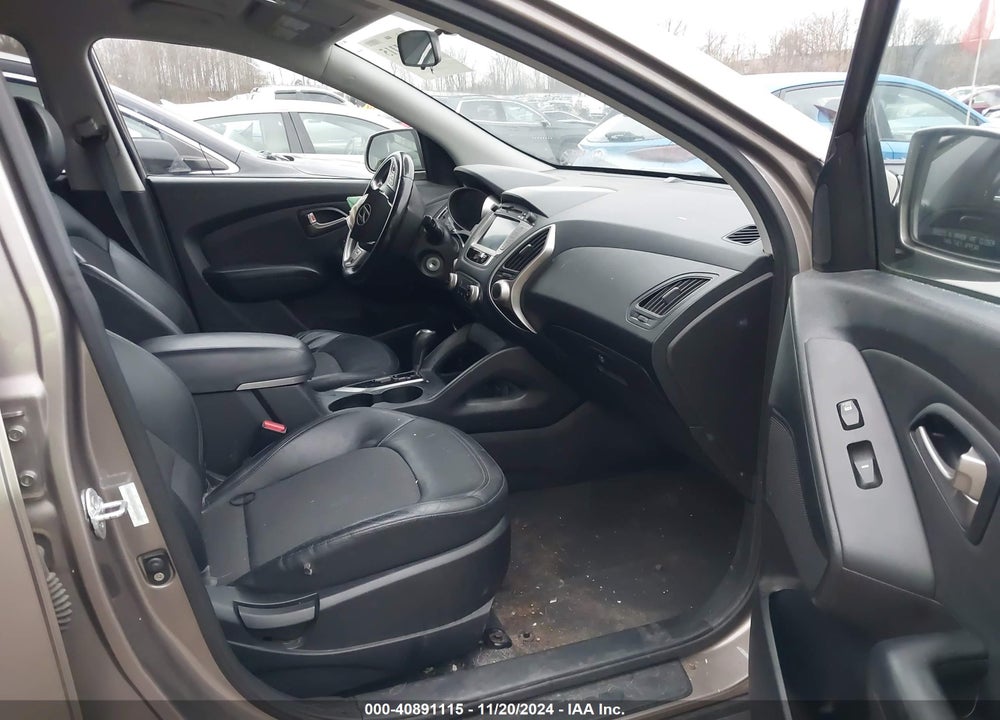 2011 HYUNDAI TUCSON GLS VIN: KM8JU3AC1BU129732