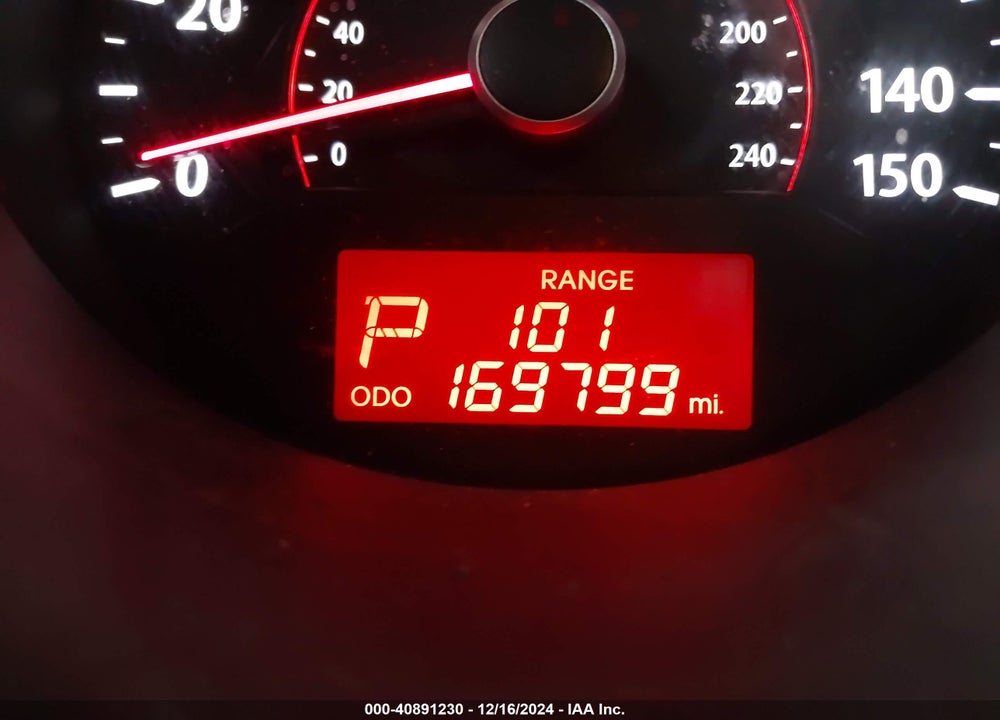 2013 KIA SORENTO LX VIN: 5XYKTCA61DG409693