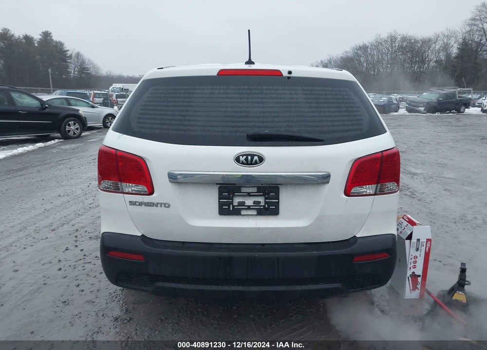 2013 KIA SORENTO LX VIN: 5XYKTCA61DG409693