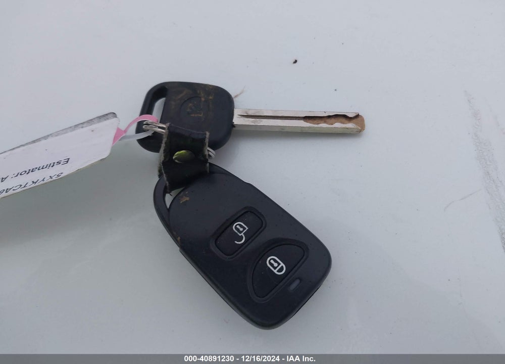 2013 KIA SORENTO LX VIN: 5XYKTCA61DG409693