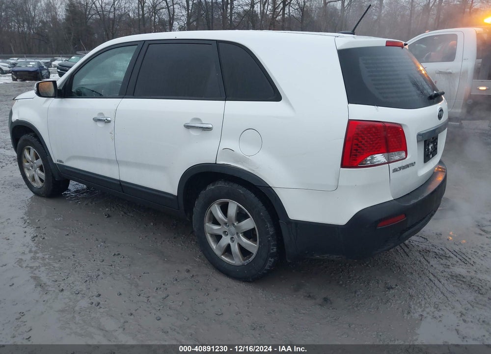 2013 KIA SORENTO LX VIN: 5XYKTCA61DG409693