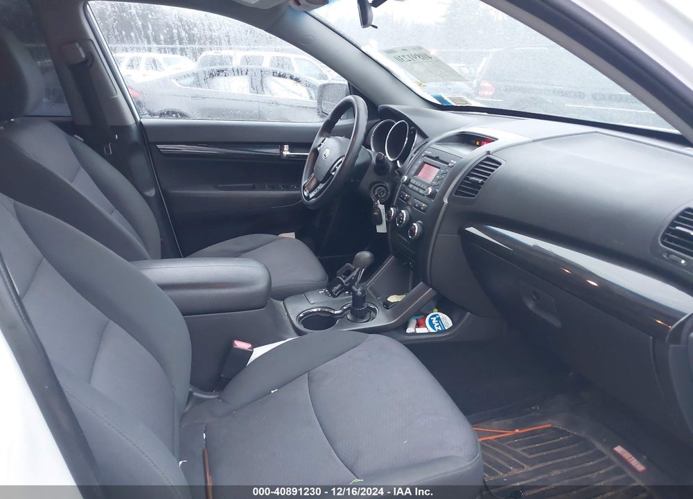 2013 KIA SORENTO LX VIN: 5XYKTCA61DG409693