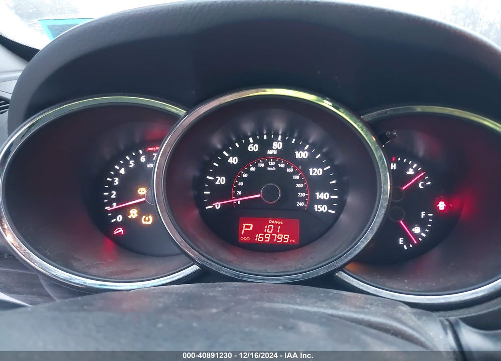 2013 KIA SORENTO LX VIN: 5XYKTCA61DG409693