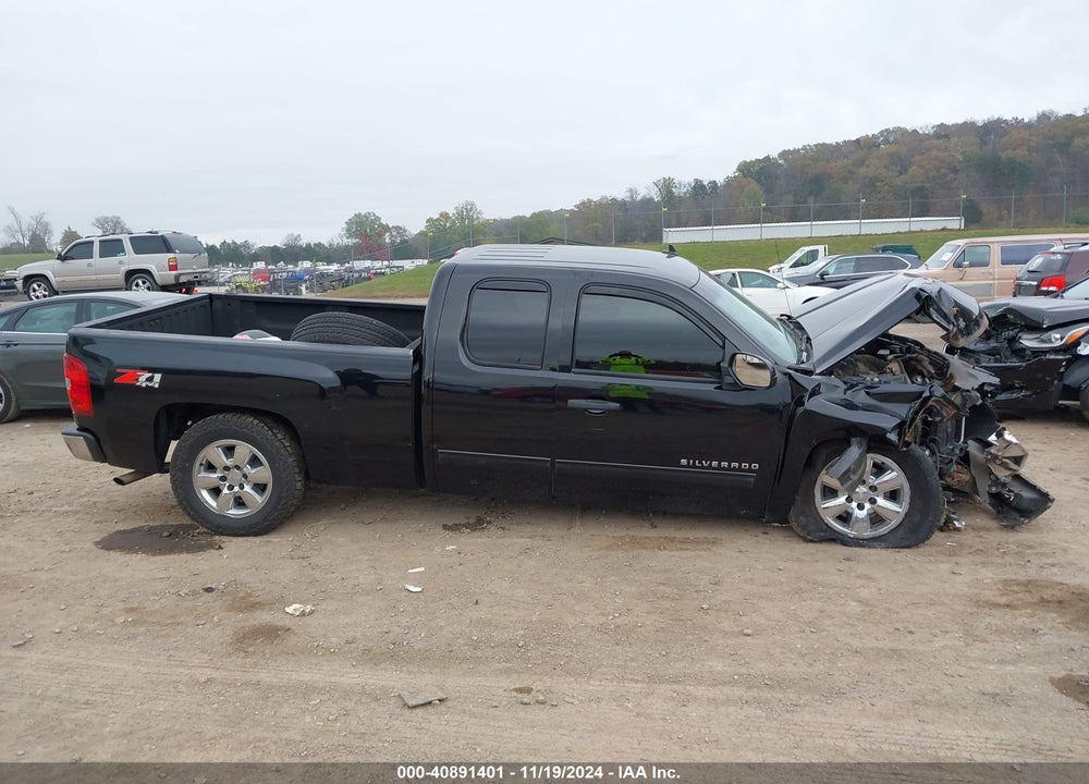 2011 CHEVROLET SILVERADO 1500 LT VIN: 1GCRKSE37BZ160908