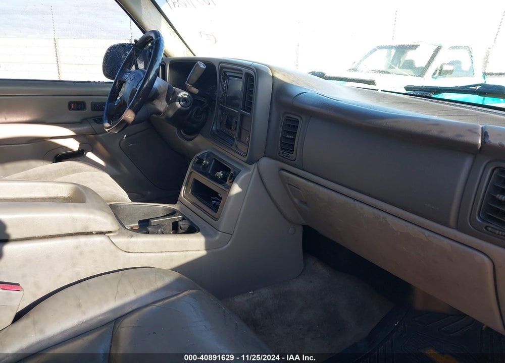 2005 CHEVROLET TAHOE LT VIN: 1GNEC13T05R241639
