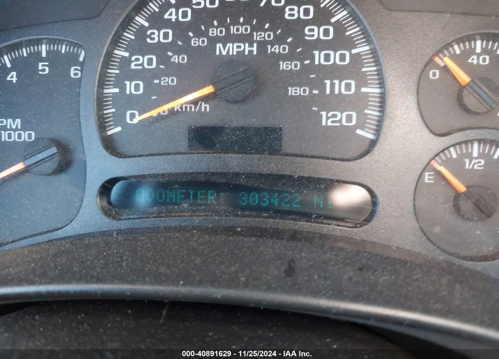 2005 CHEVROLET TAHOE LT VIN: 1GNEC13T05R241639