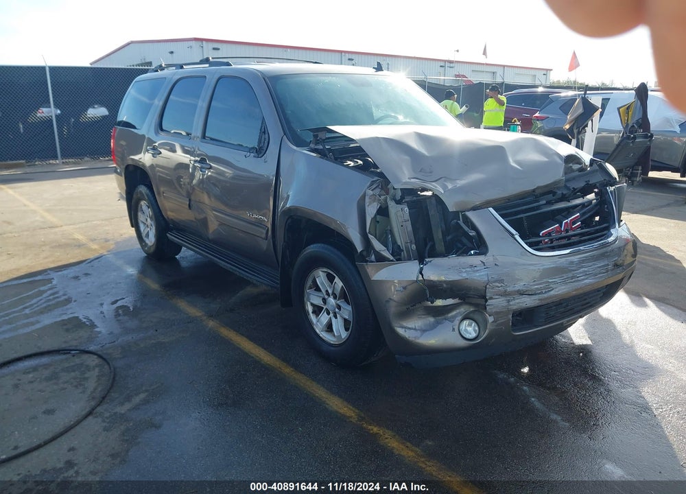 2012 GMC YUKON SLE VIN: 1GKS2AE08CR261043