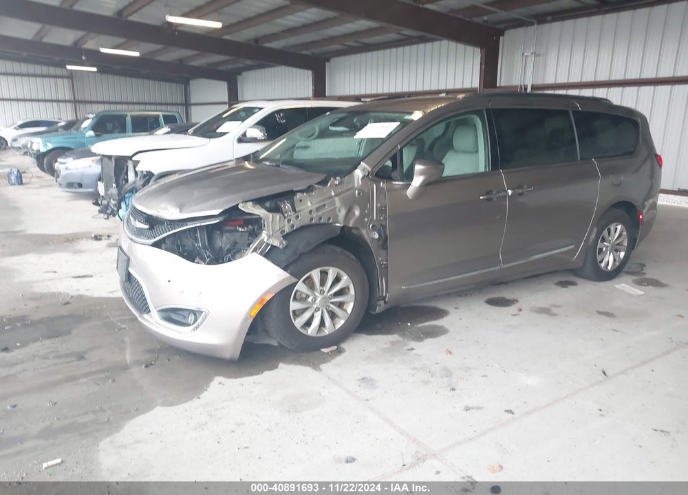 2018 CHRYSLER PACIFICA TOURING L VIN: 2C4RC1BG2JR262849