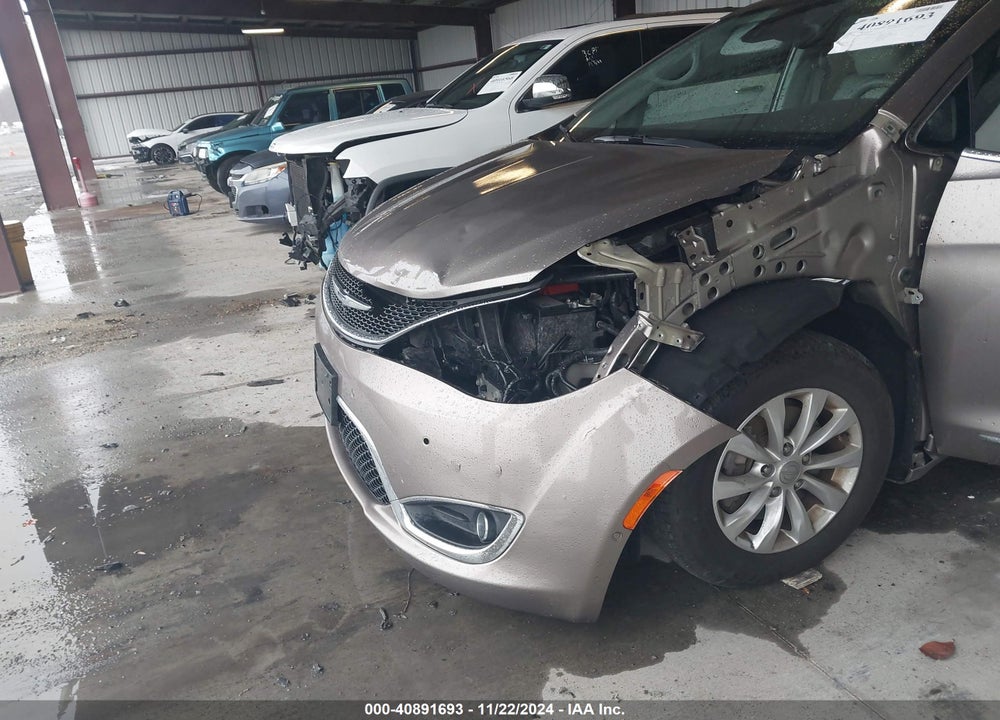 2018 CHRYSLER PACIFICA TOURING L VIN: 2C4RC1BG2JR262849