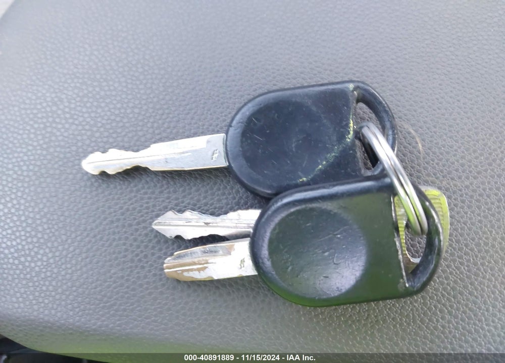 2008 FORD FOCUS S VIN: 1FAHP34N98W194838