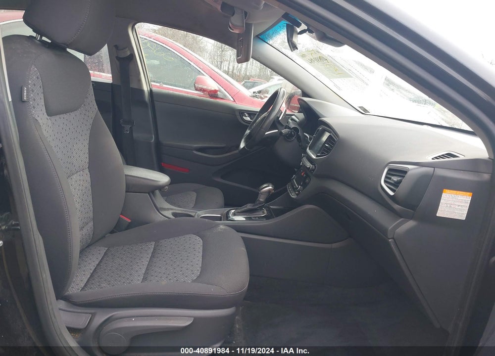 2019 HYUNDAI IONIQ HYBRID SEL VIN: KMHC75LC1KU105844