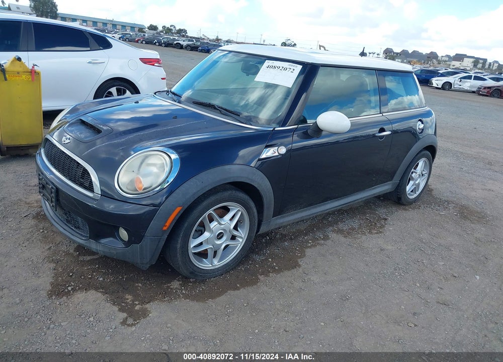 2008 MINI COOPER S VIN: WMWMF73578TT87637