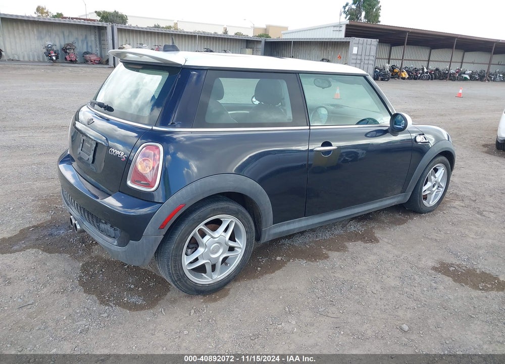 2008 MINI COOPER S VIN: WMWMF73578TT87637