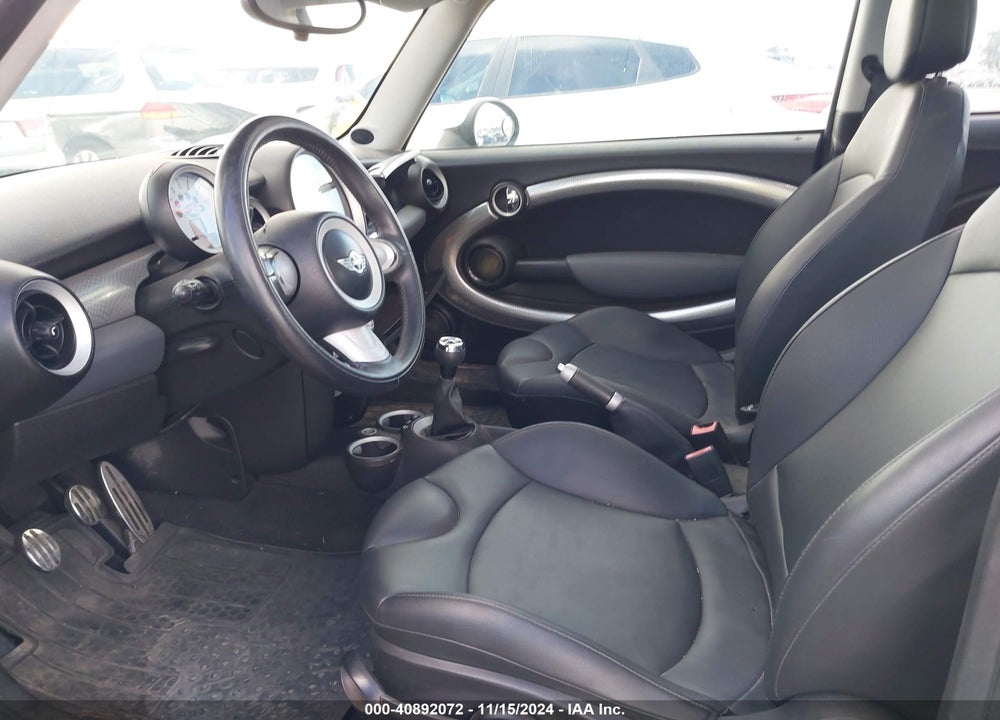 2008 MINI COOPER S VIN: WMWMF73578TT87637