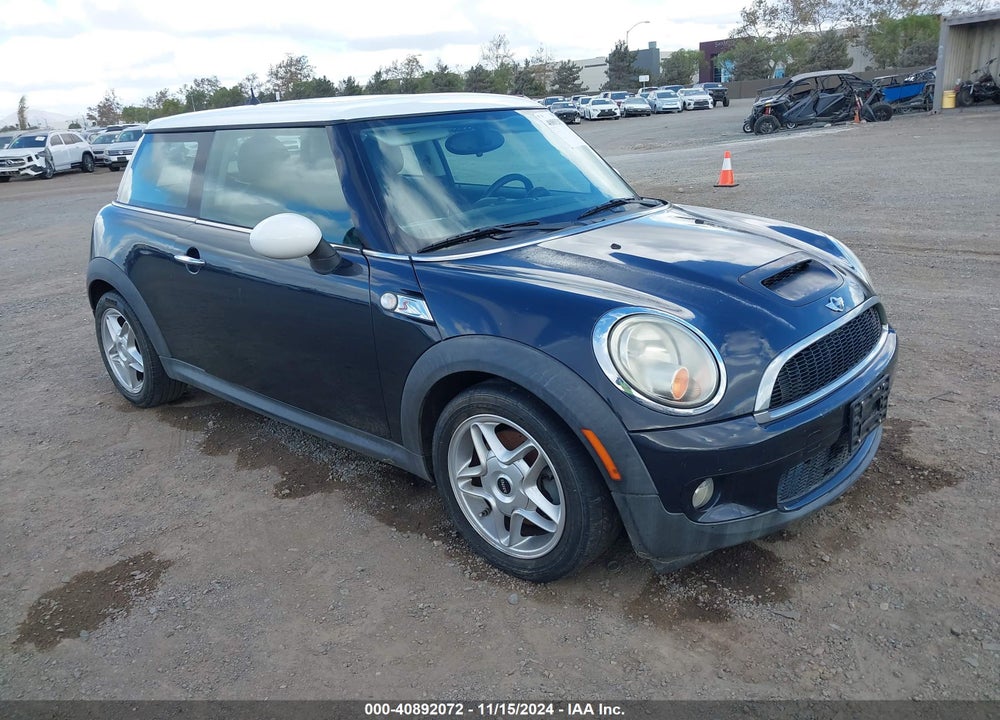 2008 MINI COOPER S VIN: WMWMF73578TT87637