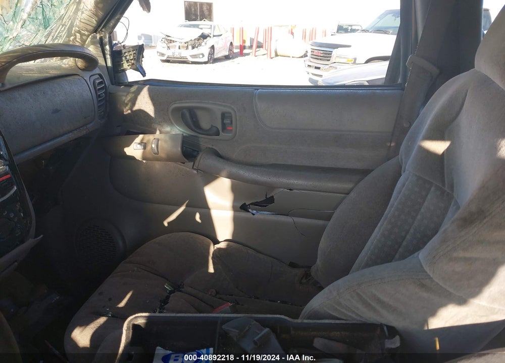 2000 CHEVROLET BLAZER LS VIN: 1GNCS13WXYK191429