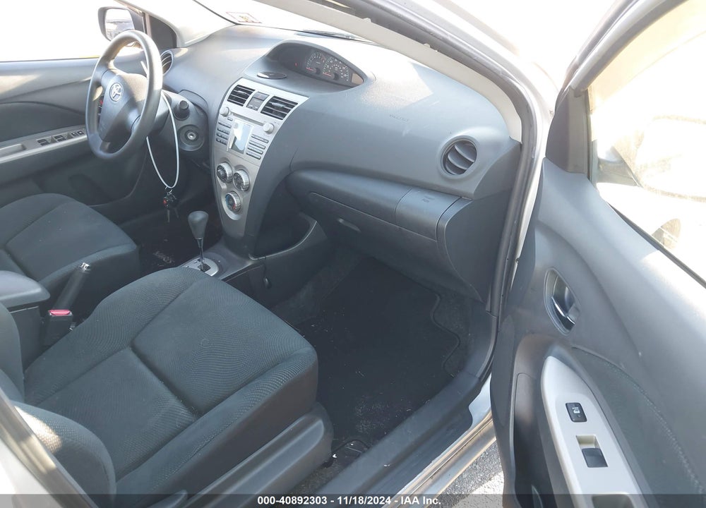 2011 TOYOTA YARIS VIN: JTDBT4K35B4081393