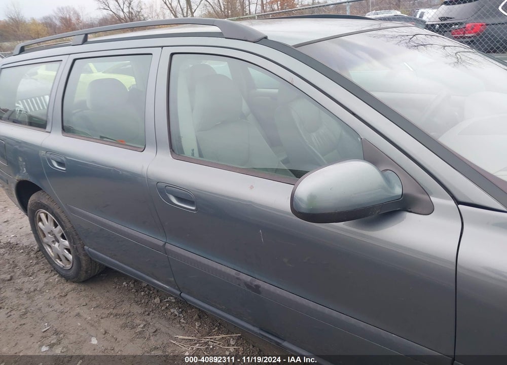 2001 VOLVO V70 2.4 VIN: YV1SW61R411124057