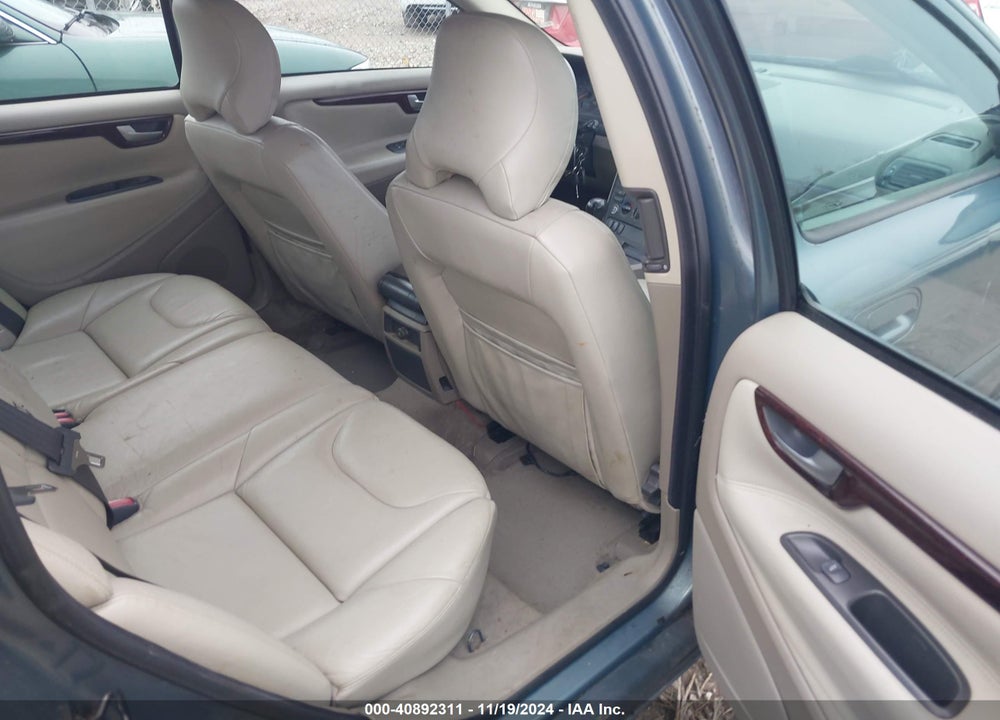 2001 VOLVO V70 2.4 VIN: YV1SW61R411124057