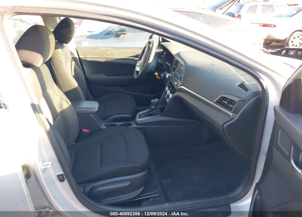 2019 HYUNDAI ELANTRA SE VIN: 5NPD74LF2KH494596