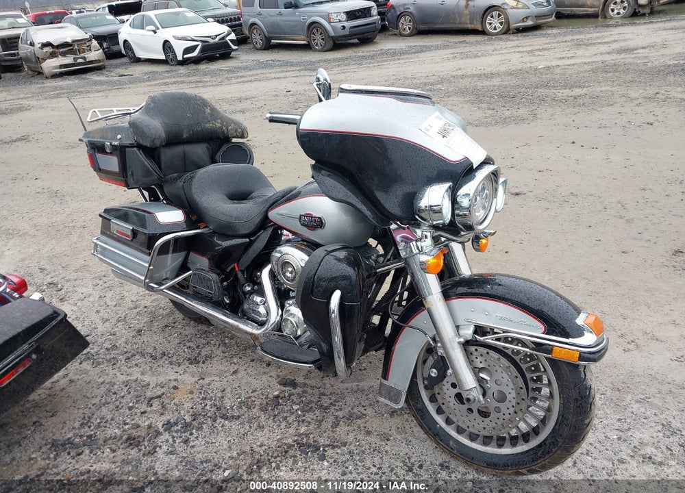 2010 HARLEY-DAVIDSON FLHTCU VIN: 1HD1FC413AB606842