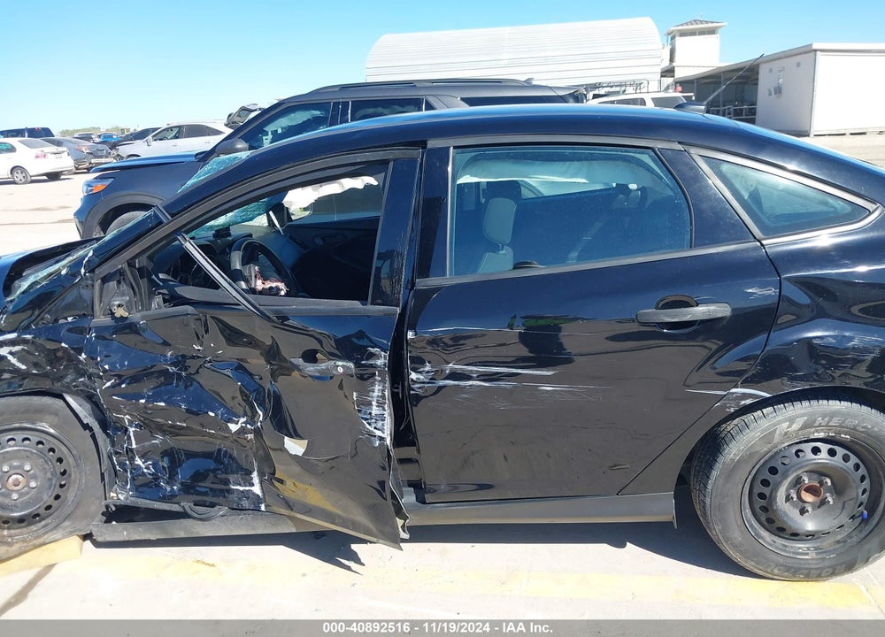 2017 FORD FOCUS VIN: 1FADP3E28HL318702