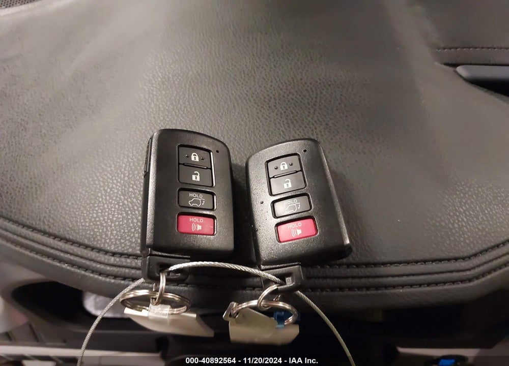 2019 TOYOTA HIGHLANDER XLE VIN: 5TDJZRFH5KS574685