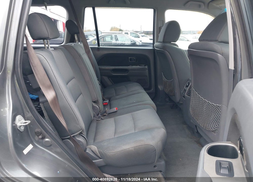 2007 HONDA PILOT LX VIN: 2HKYF18137H530027