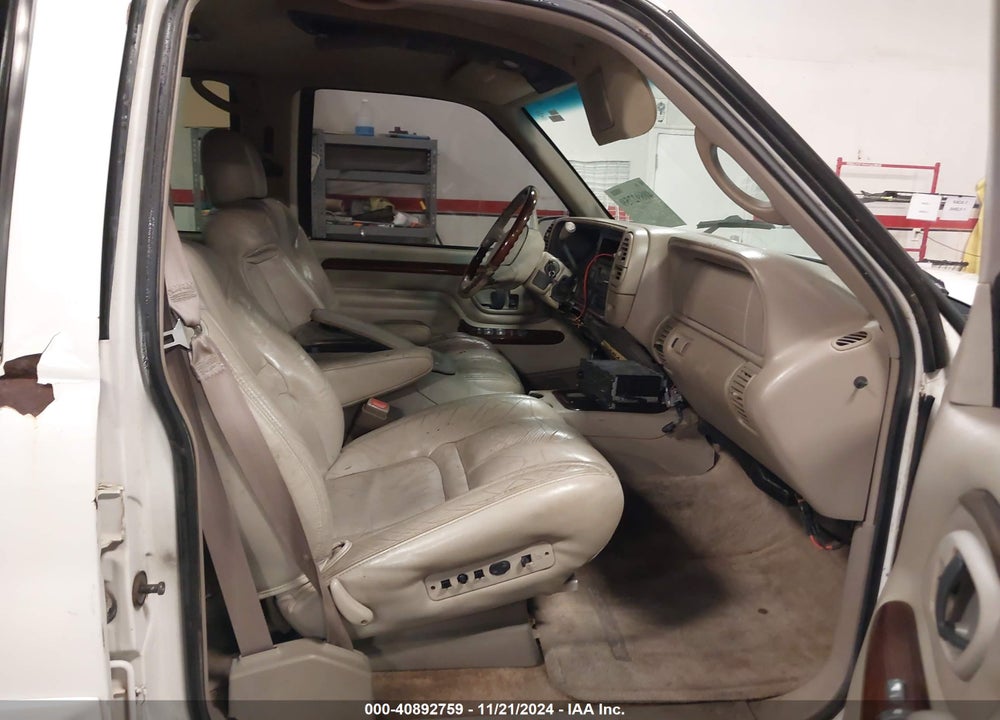 2000 CADILLAC ESCALADE STANDARD VIN: 1GYEK63R2YR172965