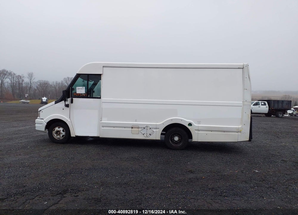 2013 ISUZU COMMERCIAL VAN VIN: JALB4T170D7W00376
