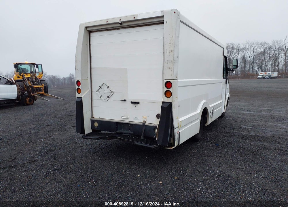 2013 ISUZU COMMERCIAL VAN VIN: JALB4T170D7W00376