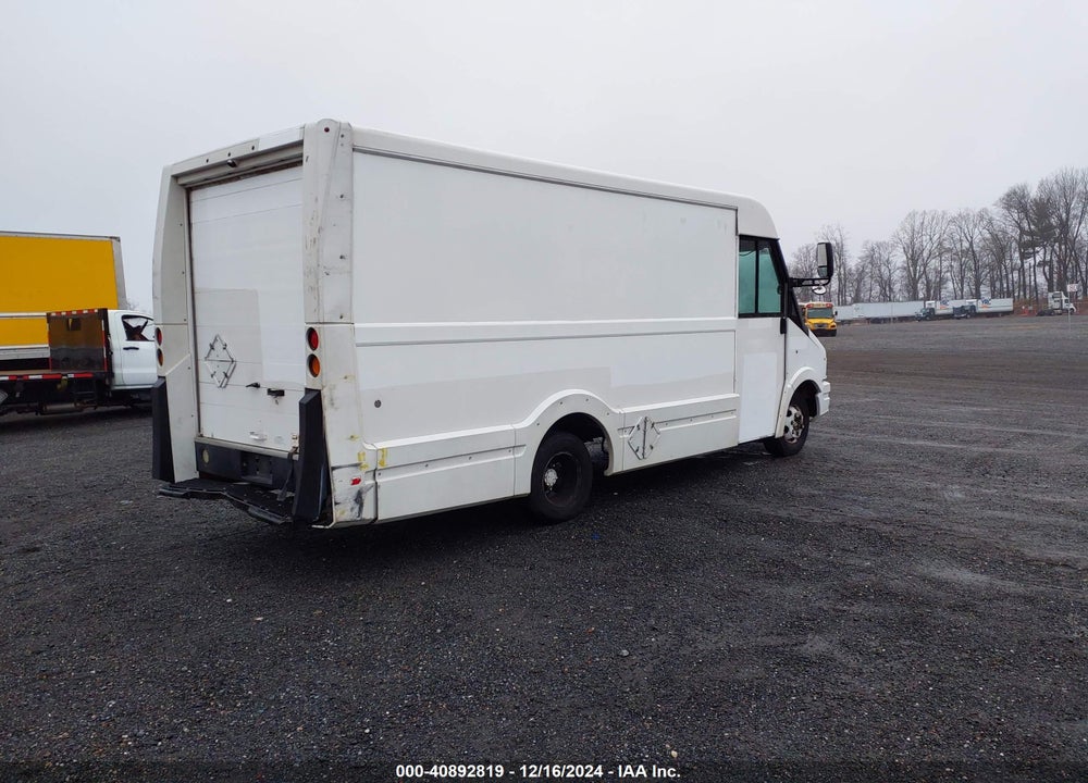 2013 ISUZU COMMERCIAL VAN VIN: JALB4T170D7W00376