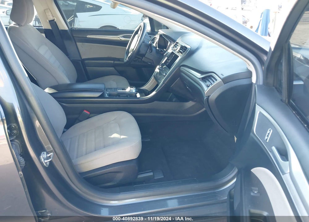 2020 FORD FUSION VIN: 3FA6P0G75LR160832