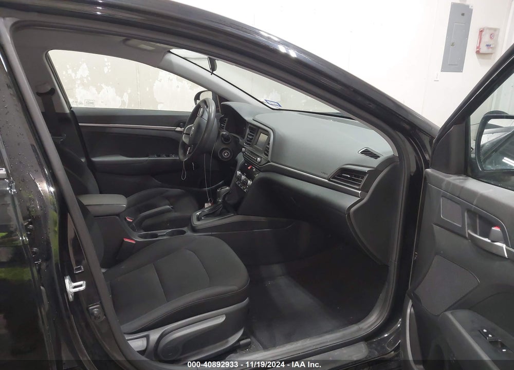 2020 HYUNDAI ELANTRA VIN: 5NPD74LF0LH555834